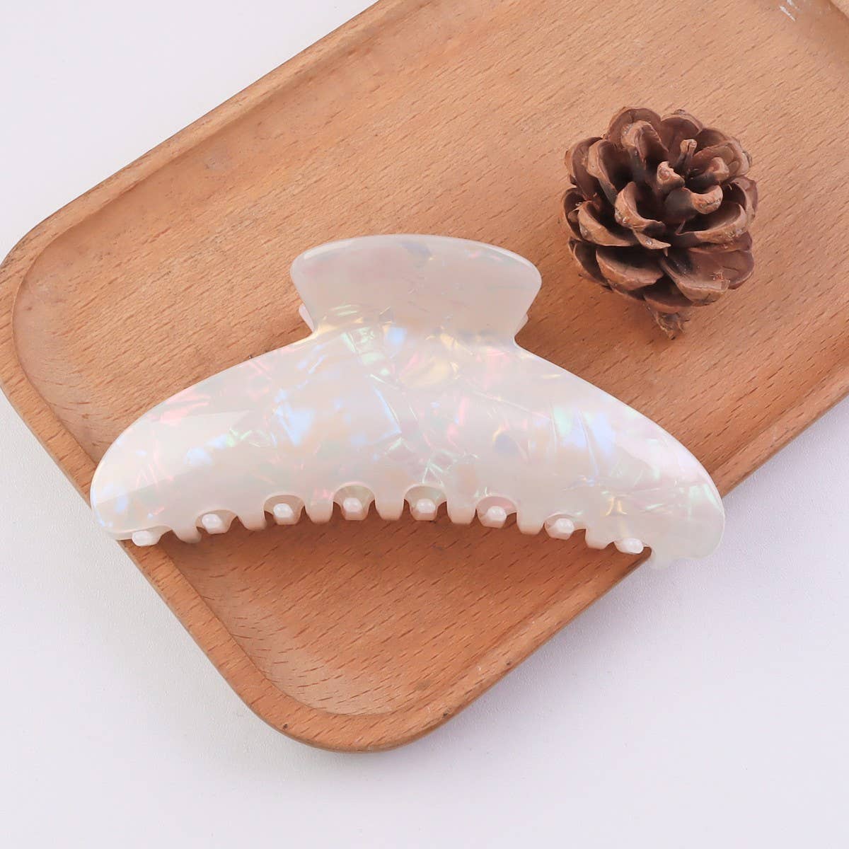 CWAHA1409_SIMPLE HAIR CLAW CLIP WHITE SHIMMER