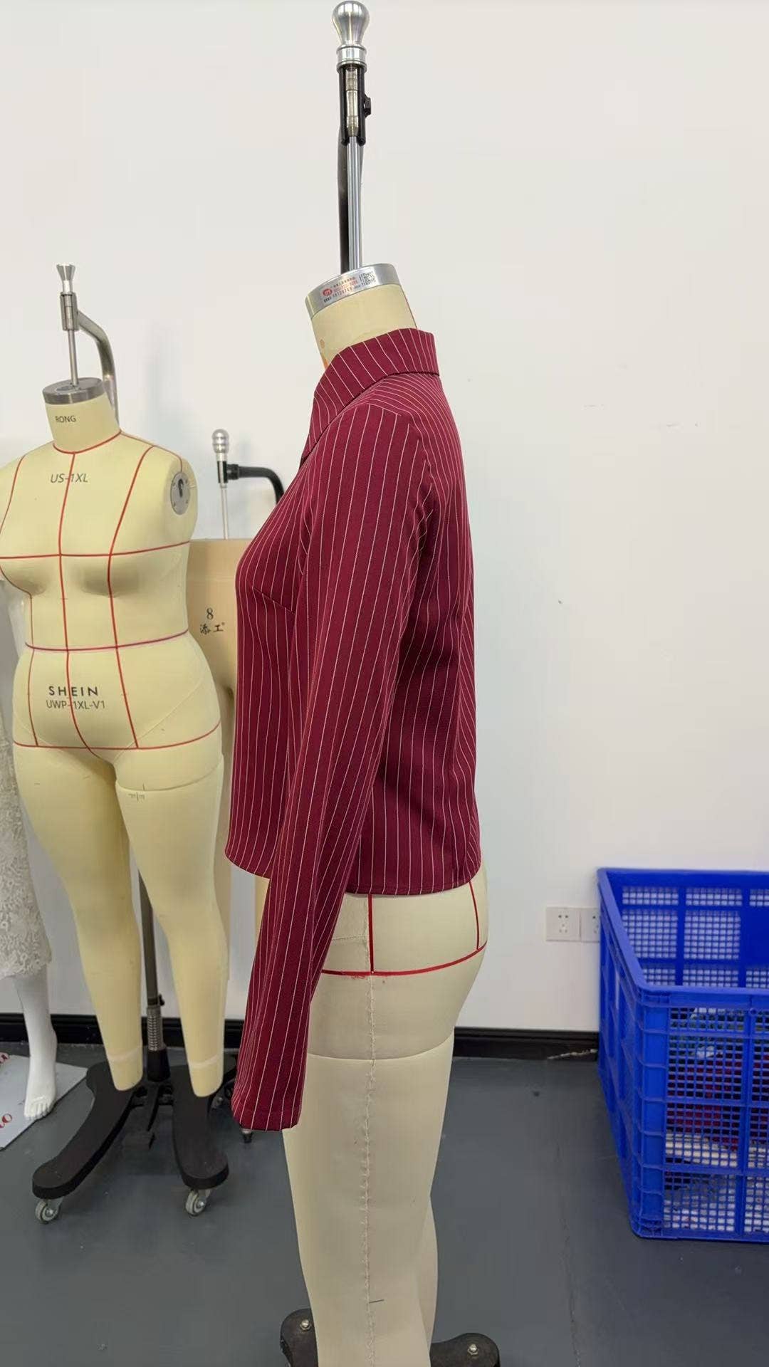 Fashionable V-neck striped long-sleeved shirt