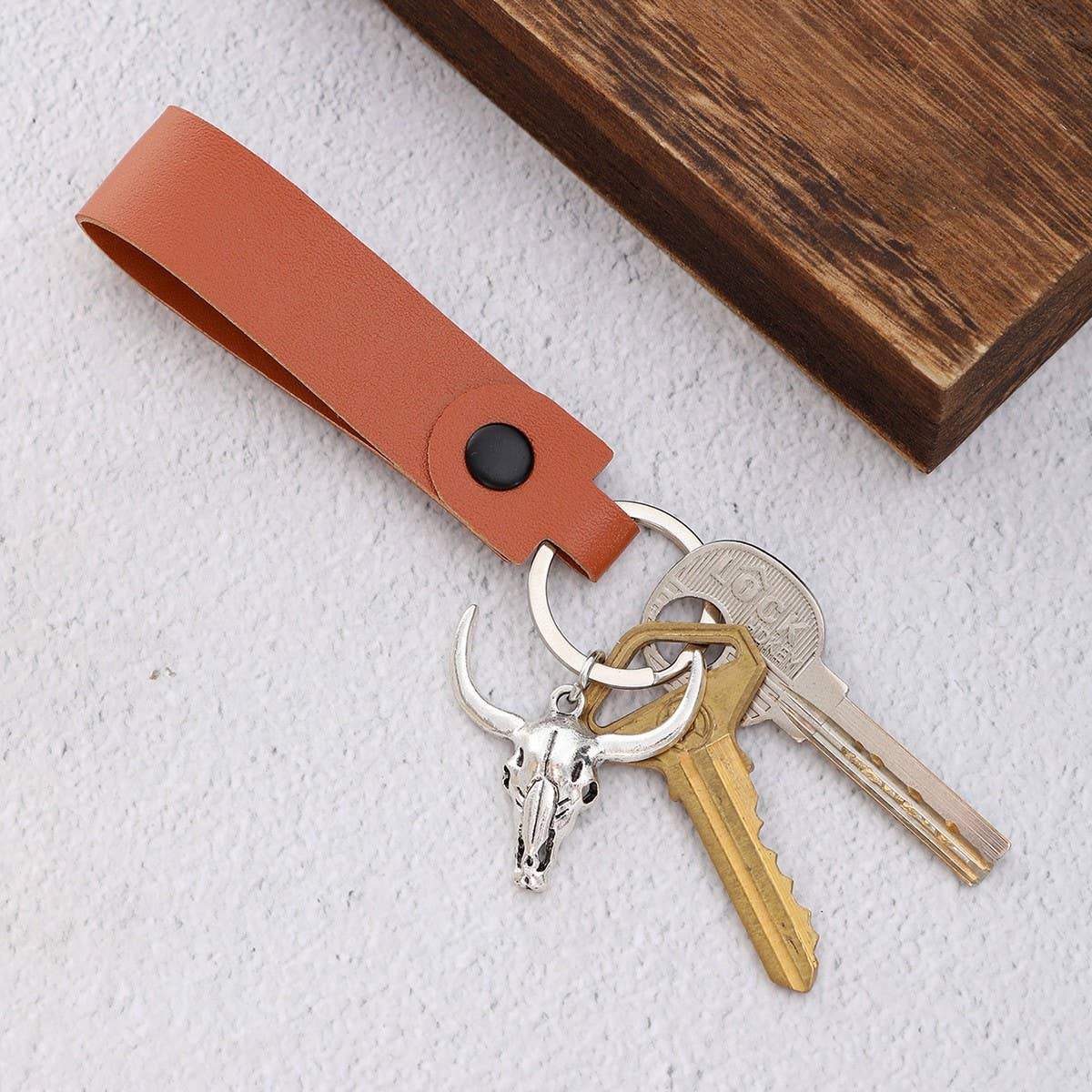 VINTAGE LEATHER KEYCHAIN