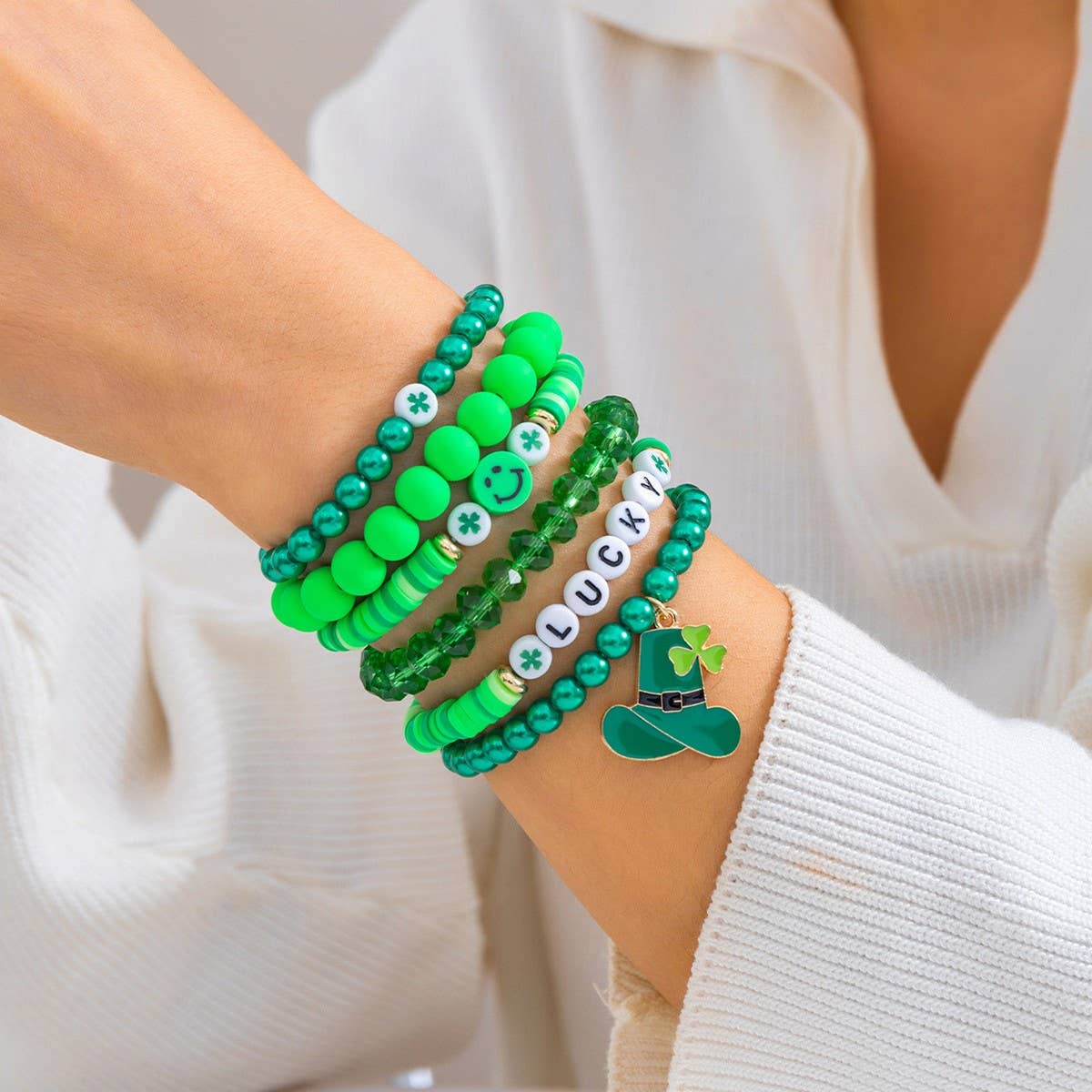MULTI-LEAF CLOVER LETTER SIMPLE BEADED BRACELET