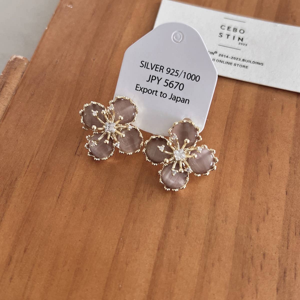 CAT'S EYE STONE FLOWER EARRINGS_CWAJE1284