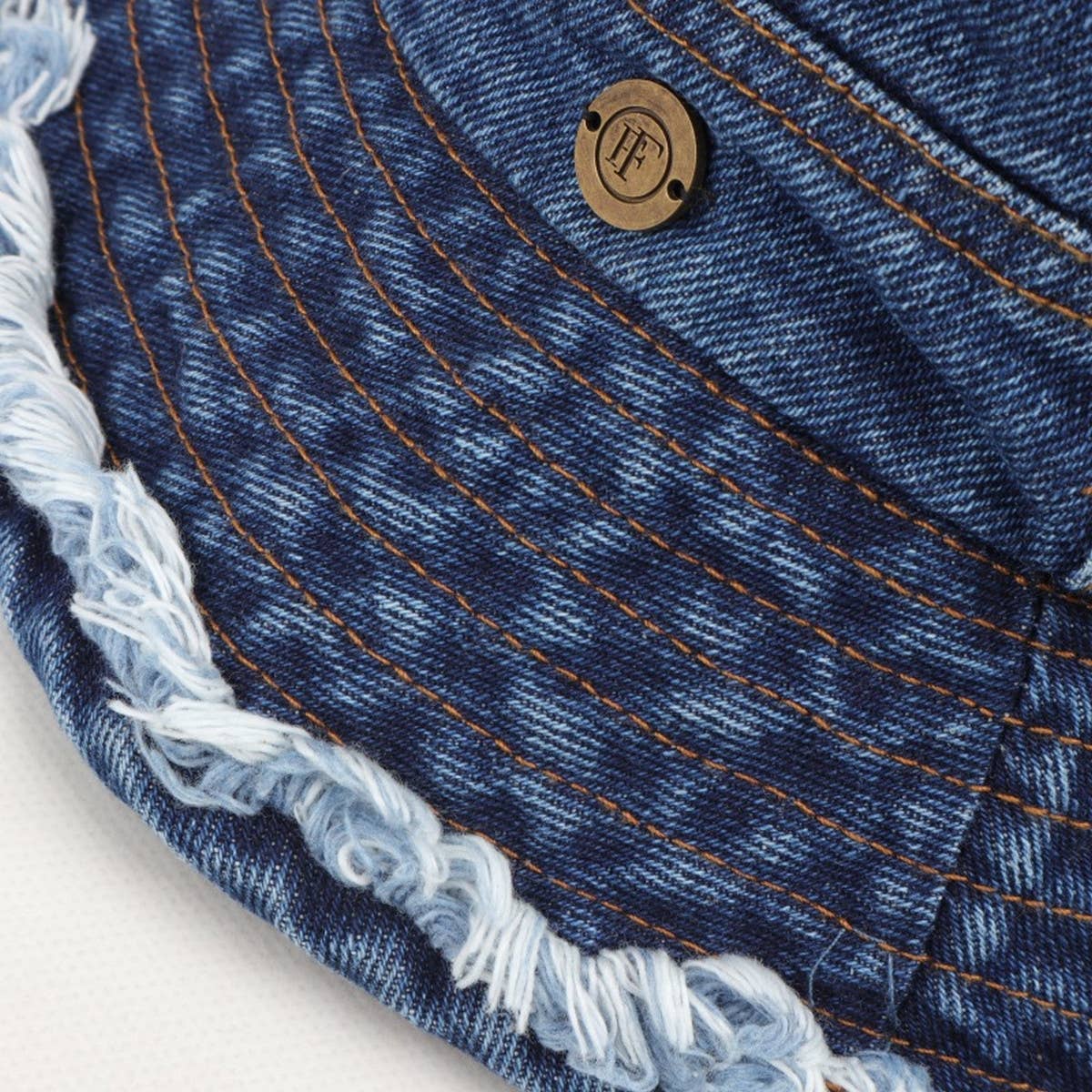 VERSATILE WASHED DISTRESSED DENIM BUCKET HAT_CWAH1539