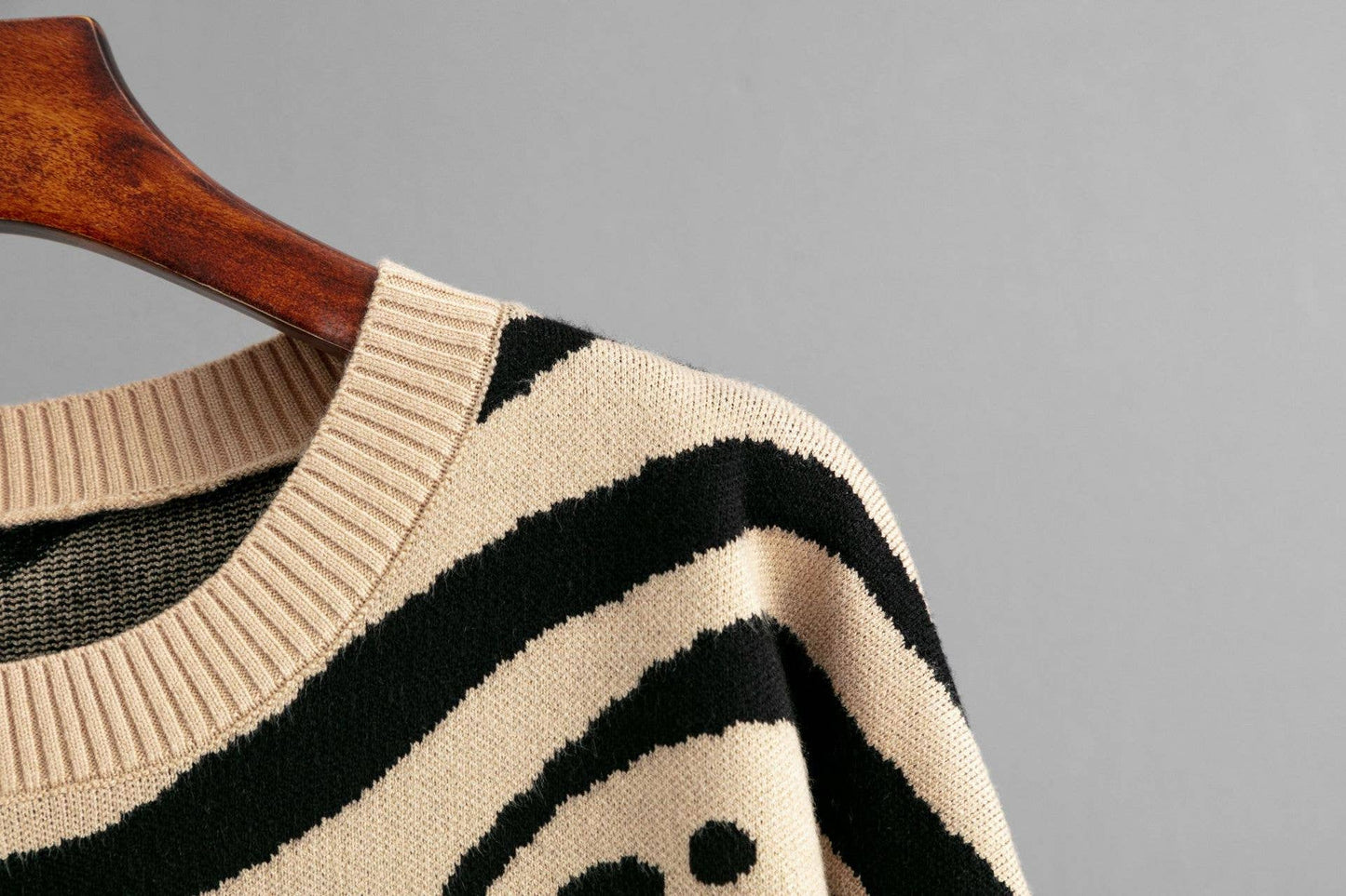 AUTUMN/WINTER LEOPARD PRINT LONG-SLEEVED SWEATER