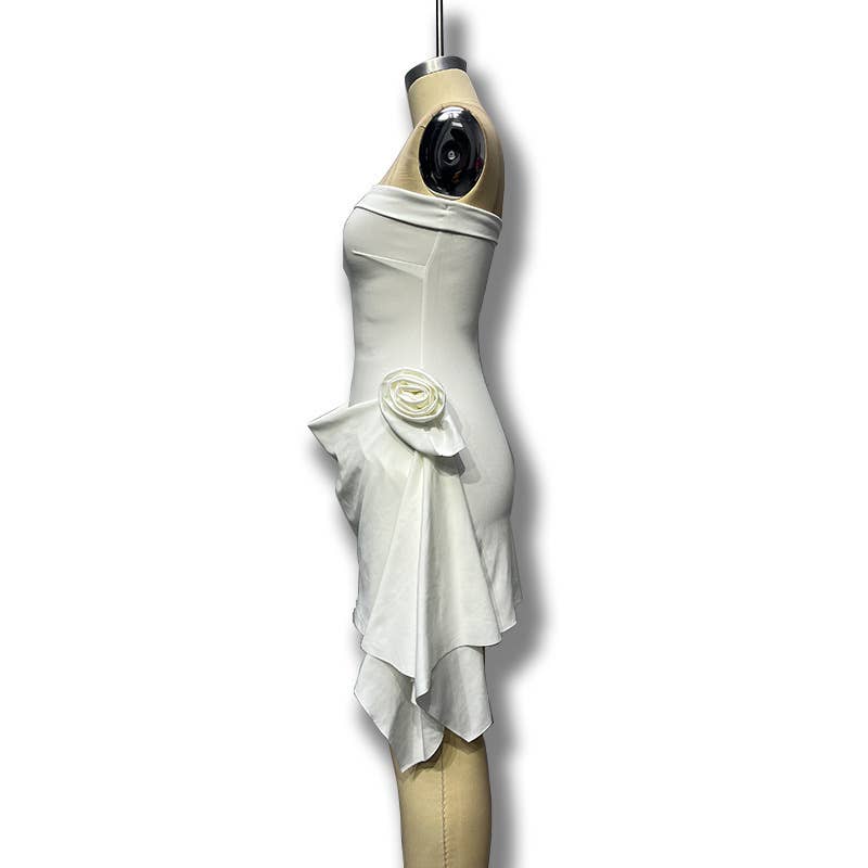 A stylish and elegant sleeveless strapless dress