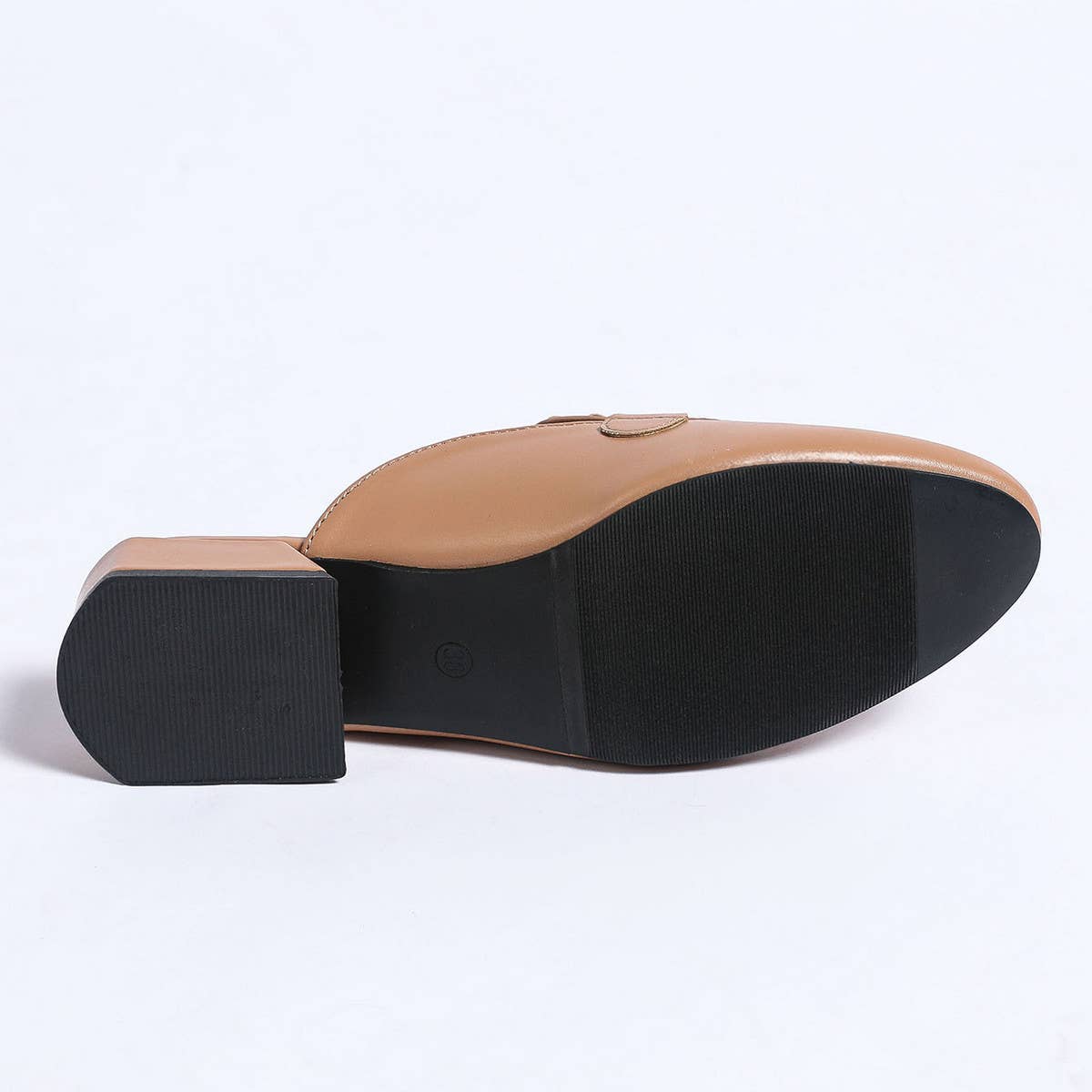 VERSATILE MID-HEEL ROUND HEAD RIVETS MULES
