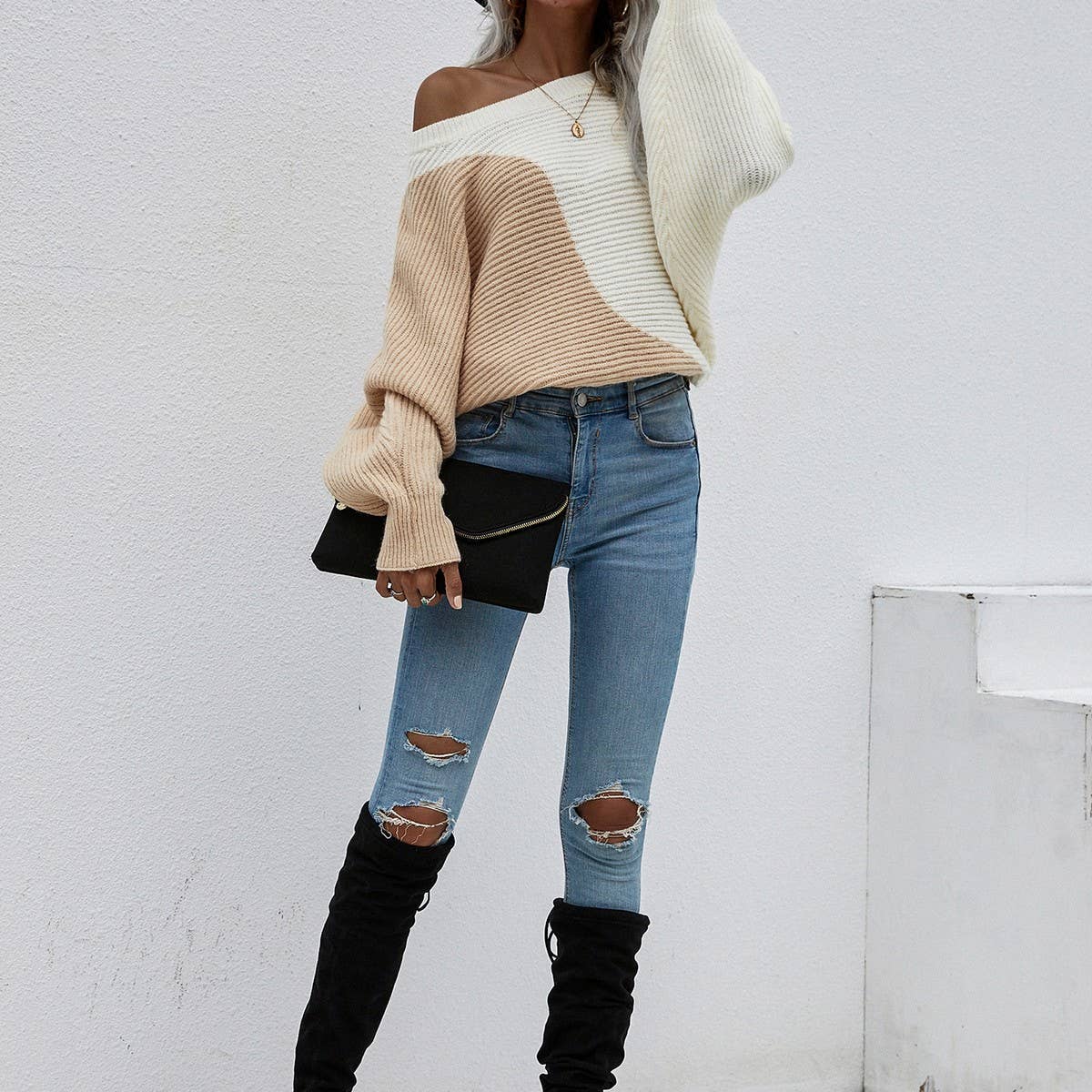 Color-matching crew neck sweater pullover