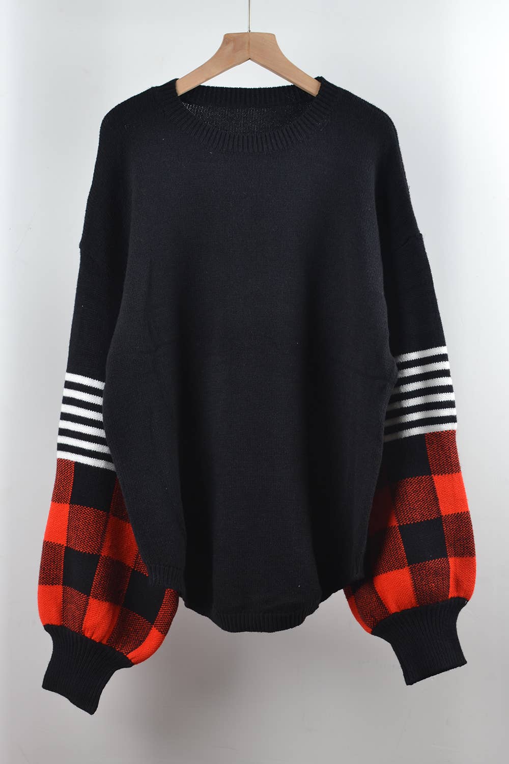 CREW NECK PLATE-SIZE SWEATER AND SMALL SHIRT