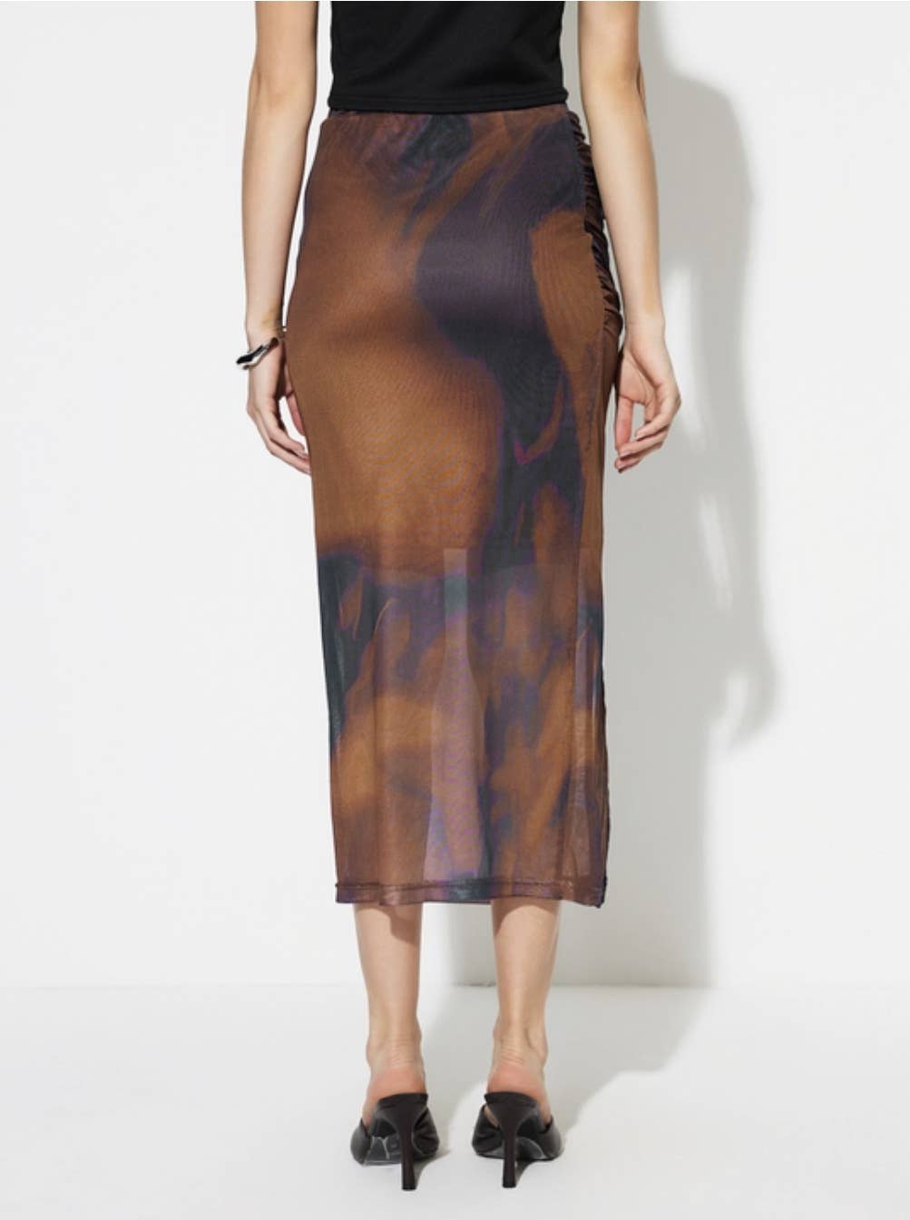 Elegant and fashionable mesh gradient skirt