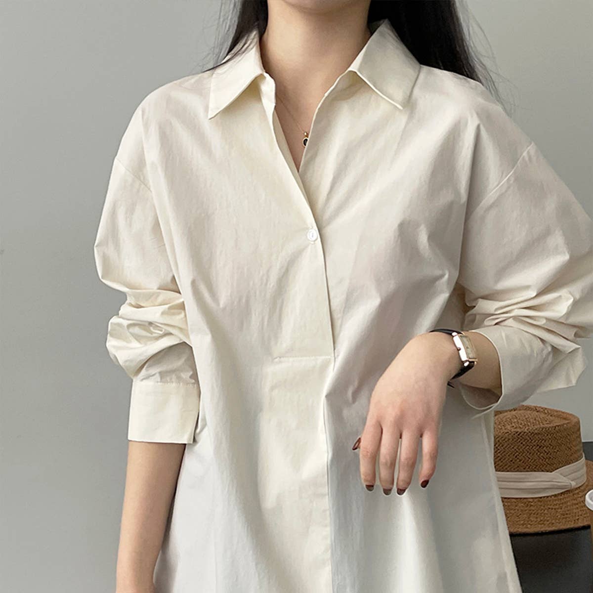 Basic solid color V-neck washed cotton shirt