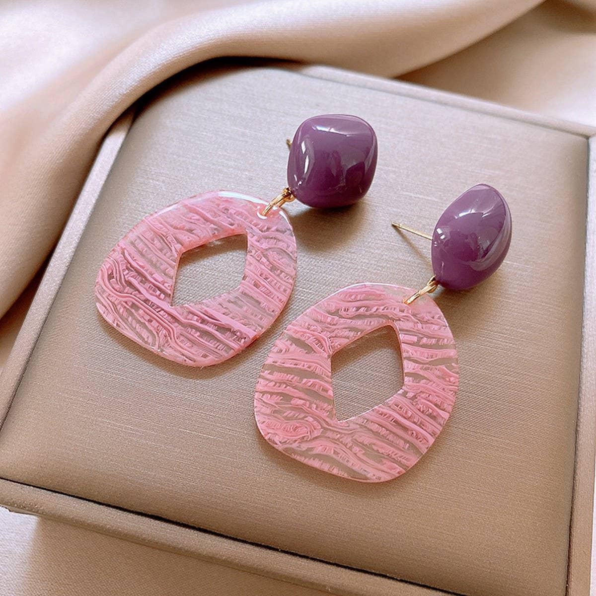 IRREGULAR GEOMETRIC TEMPERAMENT EARRINGS