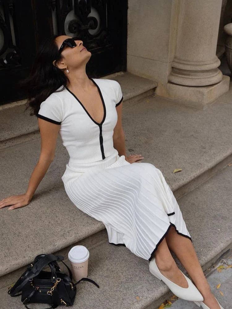 Elegant 2-Piece Set with Skirt Casual & Chic