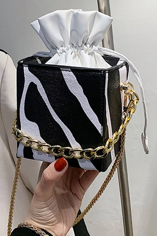 CHAIN SMALL SQUARE BOX BUCKET MAKEUP BAG_CWAB347
