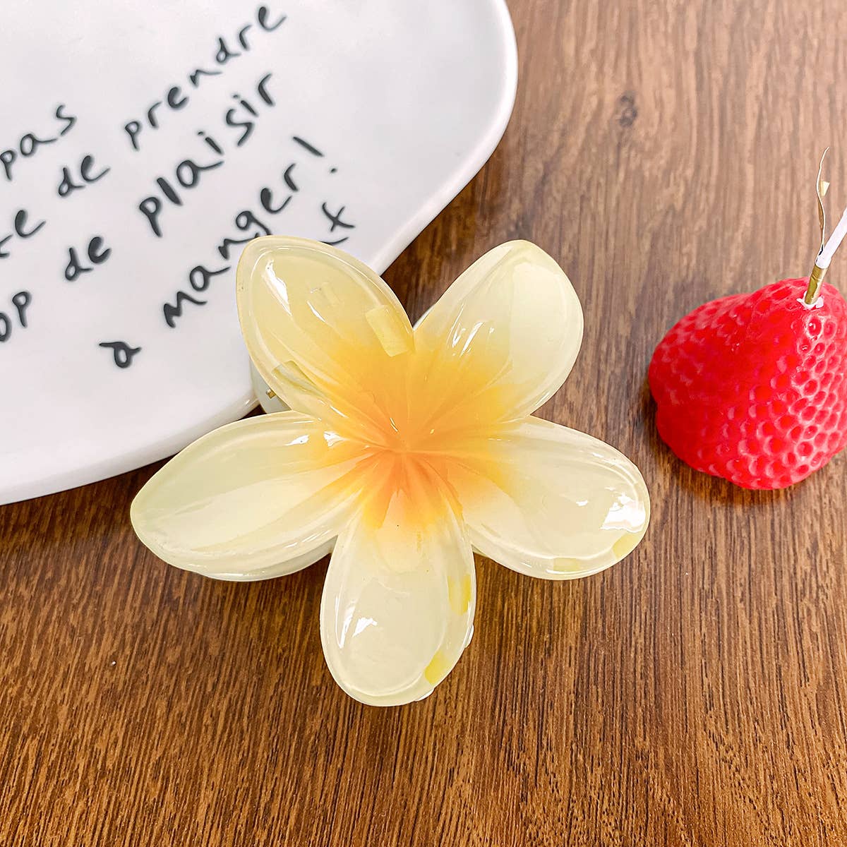 Frangipani hand-held vintage flower hair clips