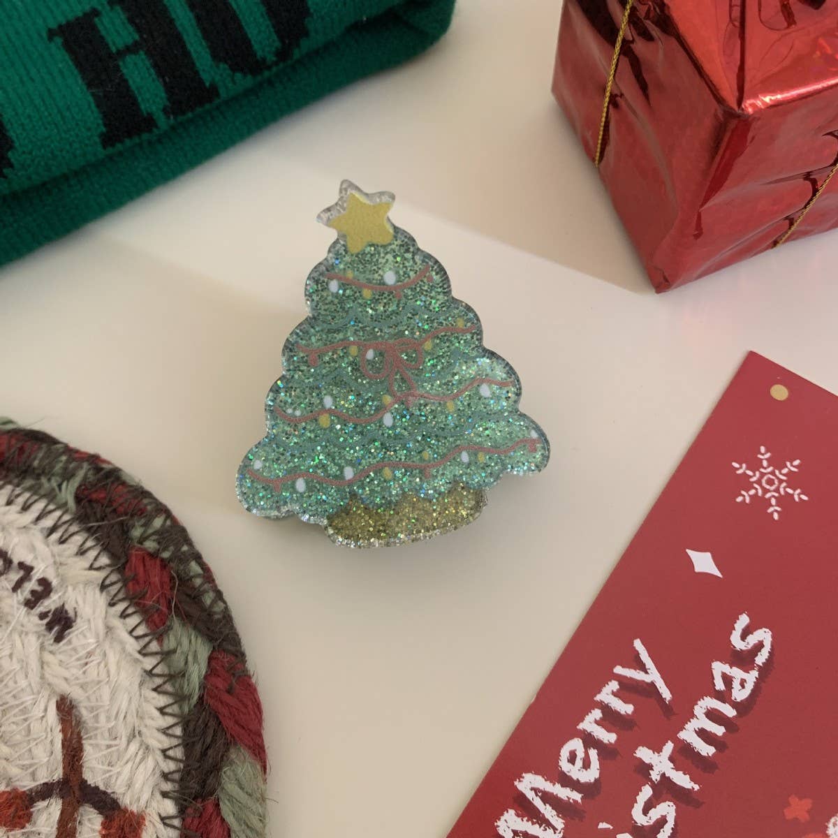 CWAHA07725_CHRISTMAS ACRYLIC SANTA REINDEER HAIR CLAW CLIP