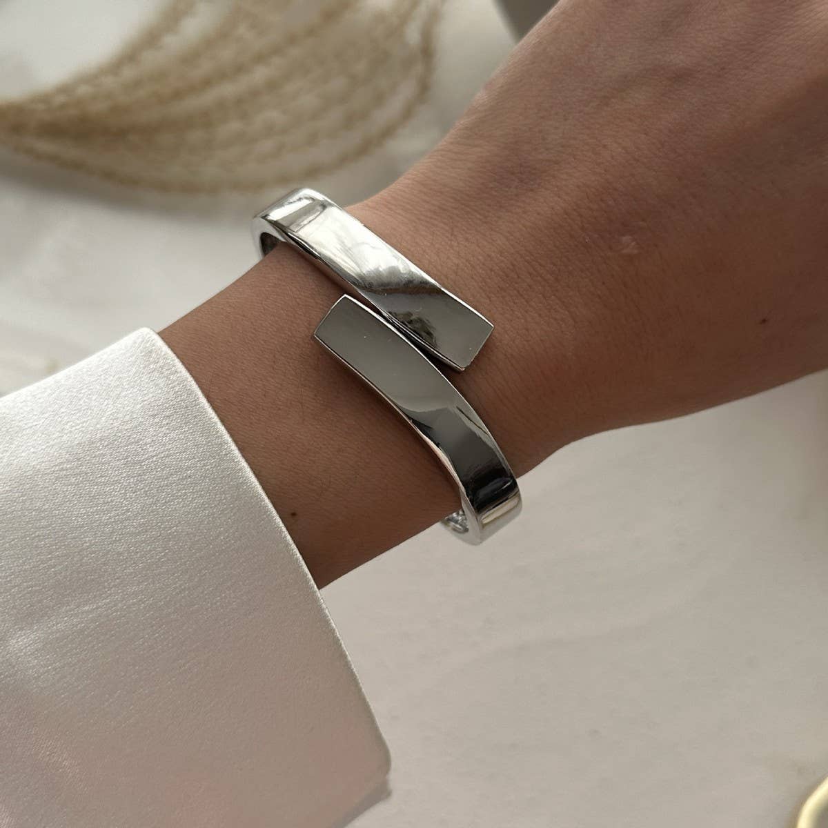 FASHIONABLE HIGH-GRADE ALLOY OPEN BRACELET
