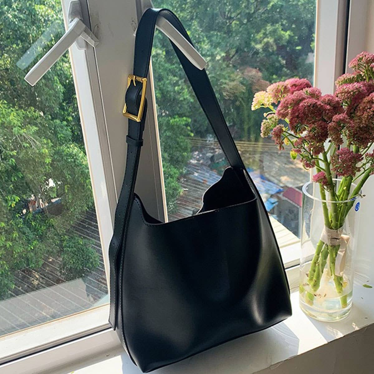 SIMPLE LEISURE BUCKET MESSENGER BAG_CWAB0964