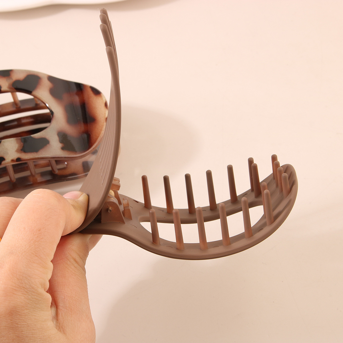 Oval Flat Hair Clip for Women, Strong Grip Clamp_CWMM4936