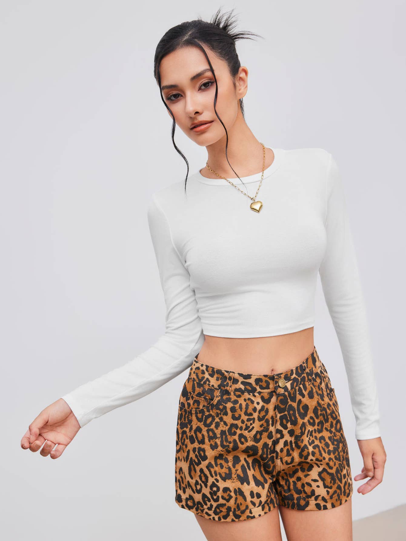 BACKLESS SLIM-FIT SHORTER BACKLESS T-SHIRT