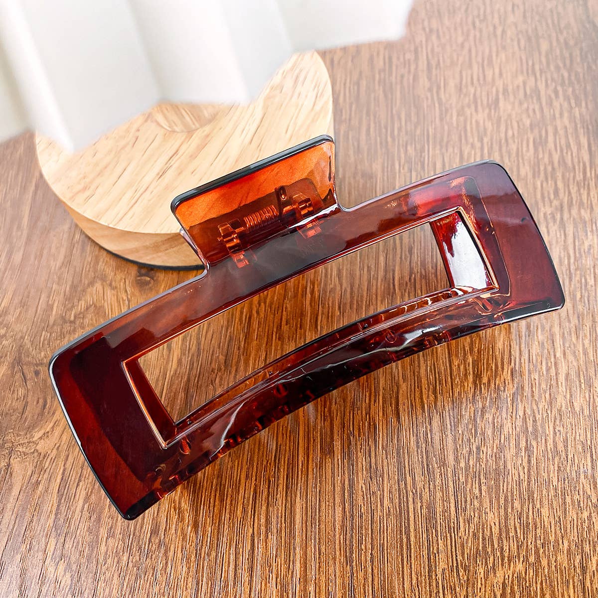 Arc-shaped semi-circular transparent gripper