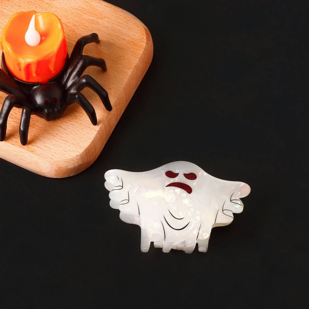 CWAHA1613_HALLOWEEN WHITE GHOST CARTOON EMOJI HAIR CLAW CLIP