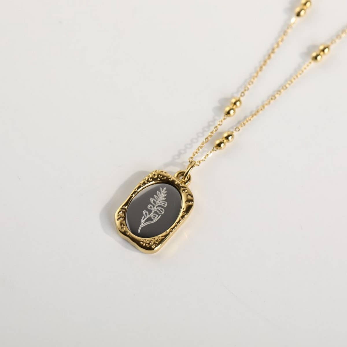 VINTAGE MAGIC MIRROR ROSE DECEMBER NECKLACE