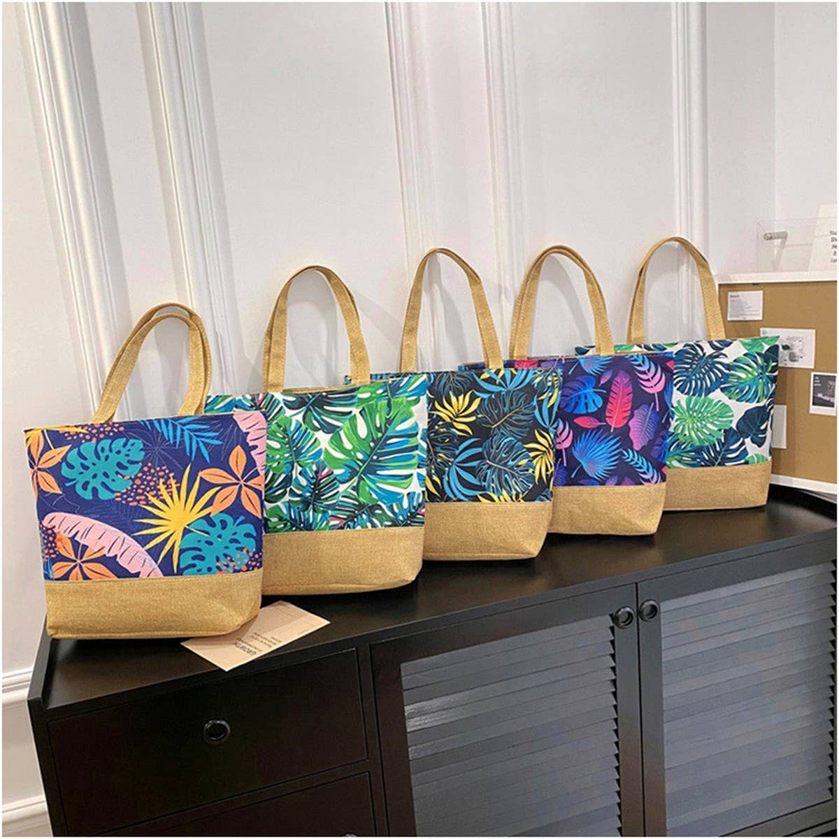 FASHIONABLE AND MINIMALIST CANVAS TOTE BAG_CWAB1671