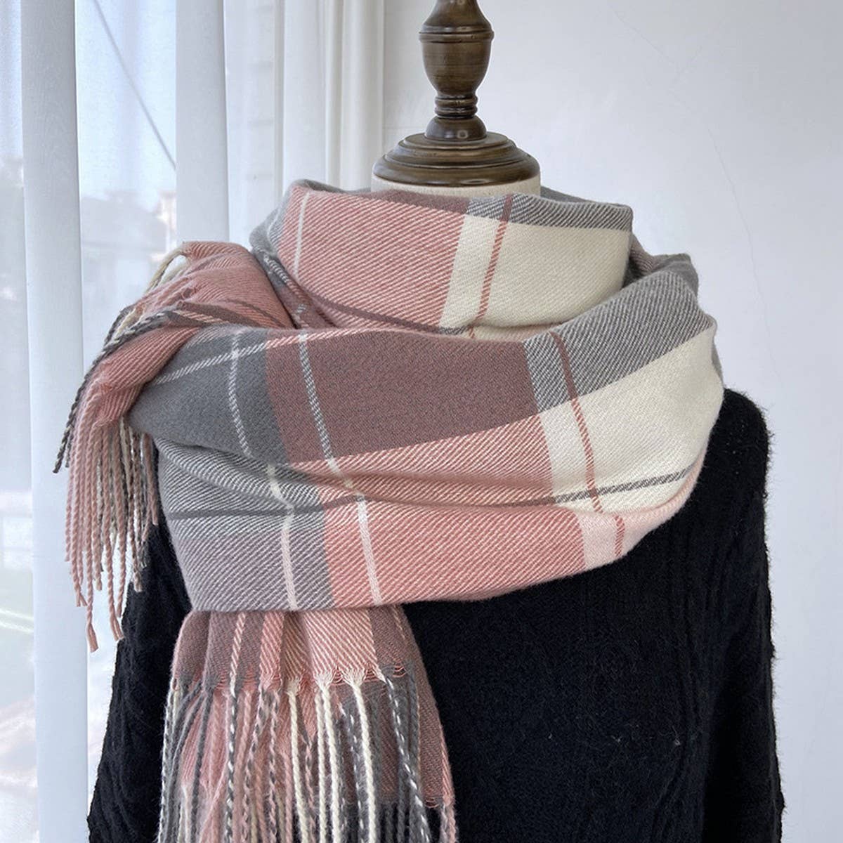 Plaid Tassel Scarf for Women - Retro Winter Warmth_CWASC1454