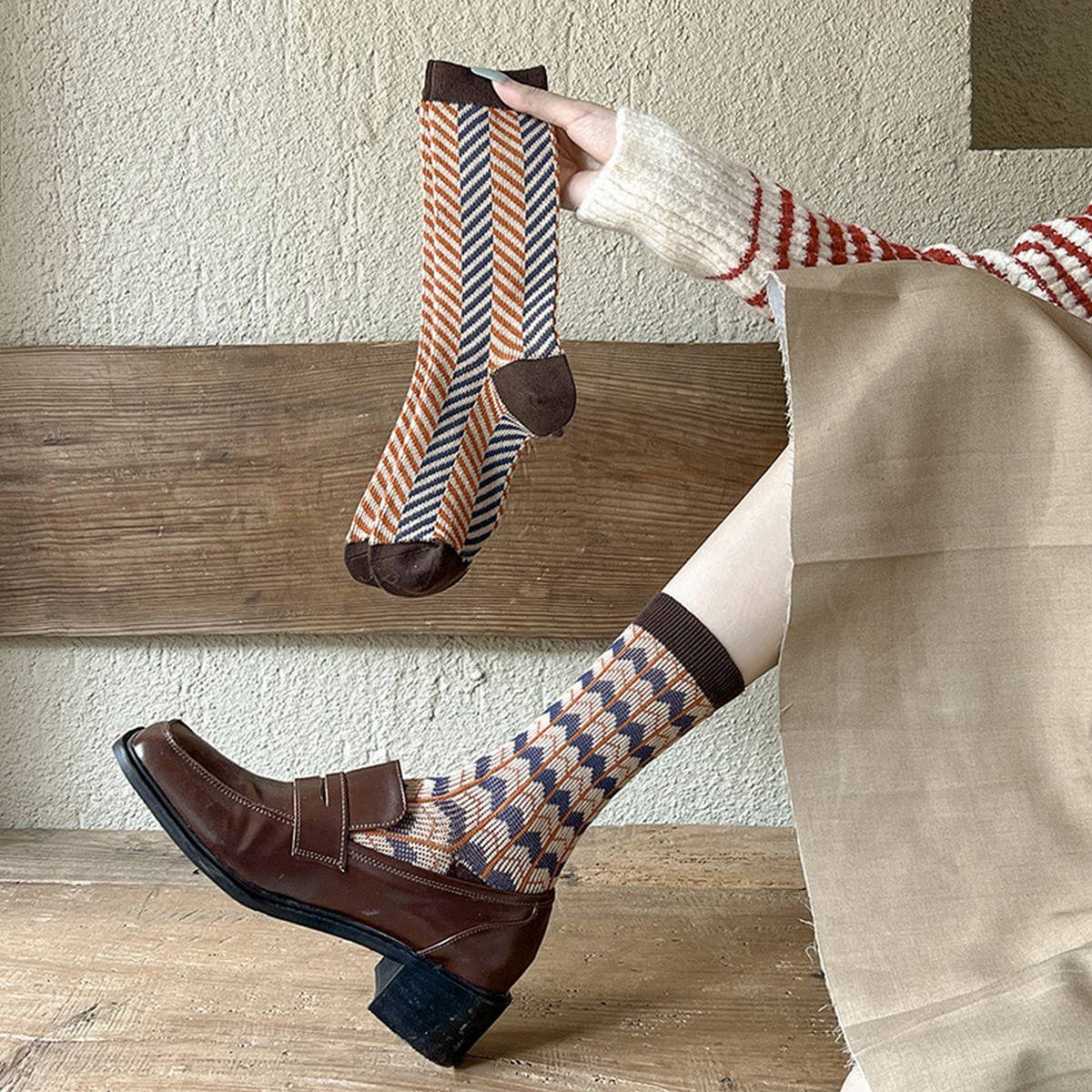 COLLEGE STYLE MID-TUBE WOMEN'S SOCKS FOR GIFTS
