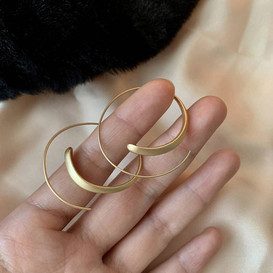 SIMPLE GEOMETRIC HOLLOW C-SHAPED EARRINGS_CWAJE05571
