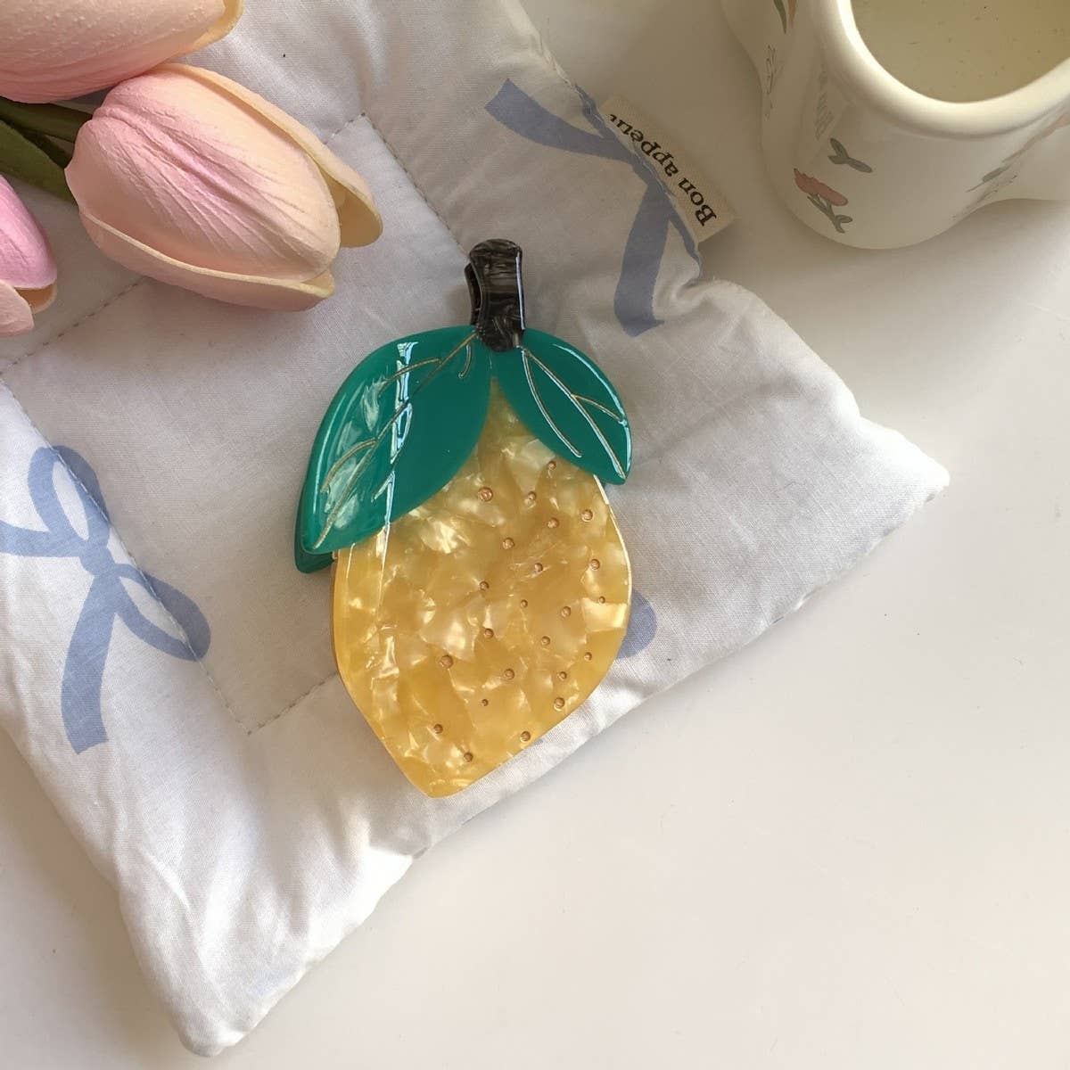 CWAHA07735_SUMMER FRUIT STRAWBERRY DURIAN ACRYLIC HAIR CLAW