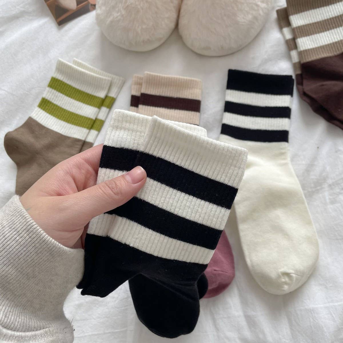 CWMS2514_AUTUMN AND WINTER CONTRAST COLOR DOUBLE BAR SOCKS