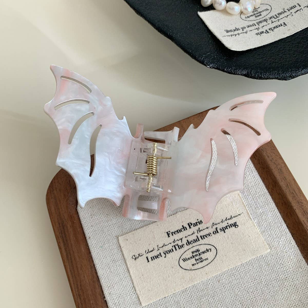 CWAHA07706_HALLOWEEN BAT WING CLAW HAIR CLIP