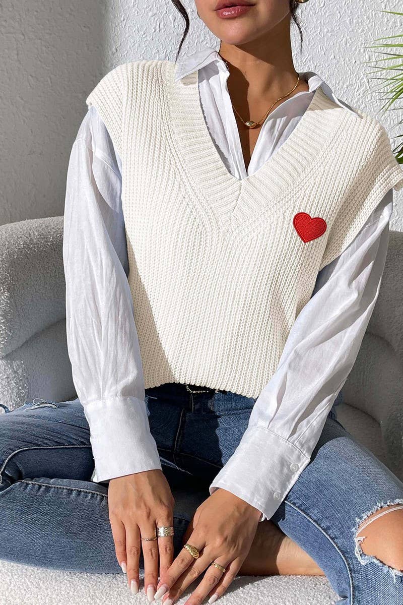 CWTSTL00993_WOMEN V-NECK KNIT VEST HEART PATCH SWEATER