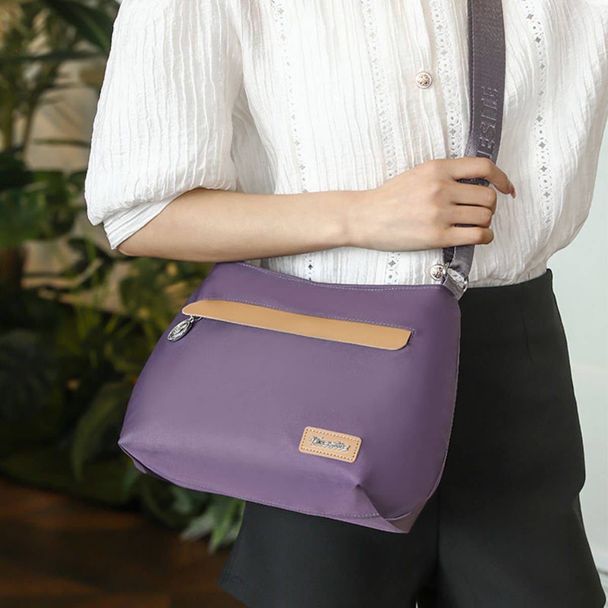 LIGHTWEIGHT CASUAL SIMPLE SHOULDER MESSENGER BAG