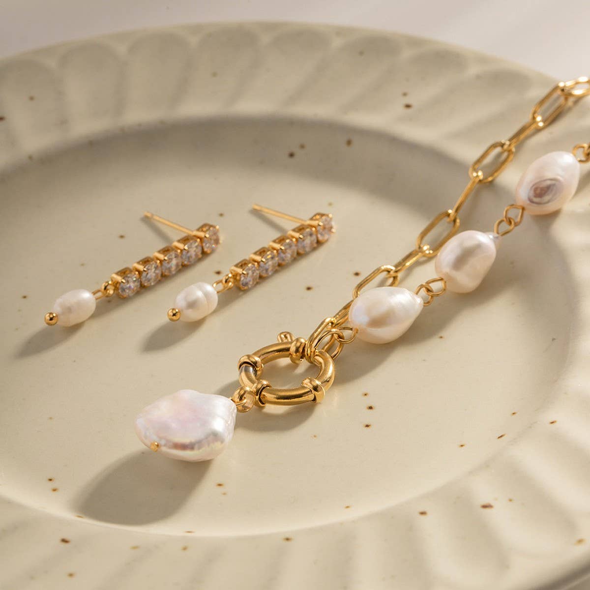 FASHIONABLE AND VERSATILE PEARL NECKLACE_CWAJE1445