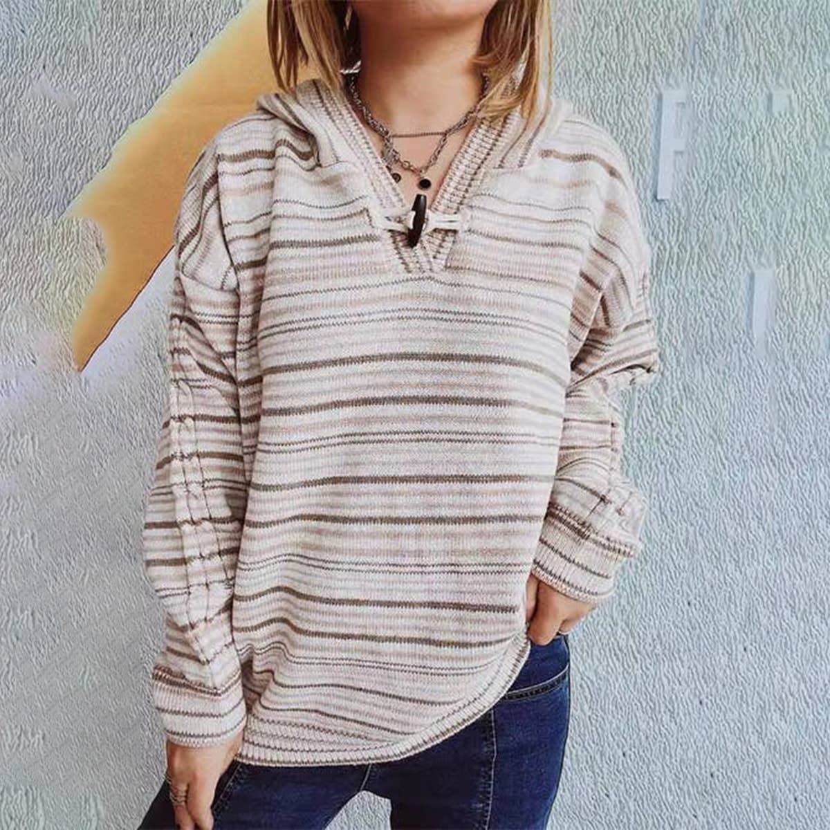 Casual sports striped jumper with horn buckle and hat