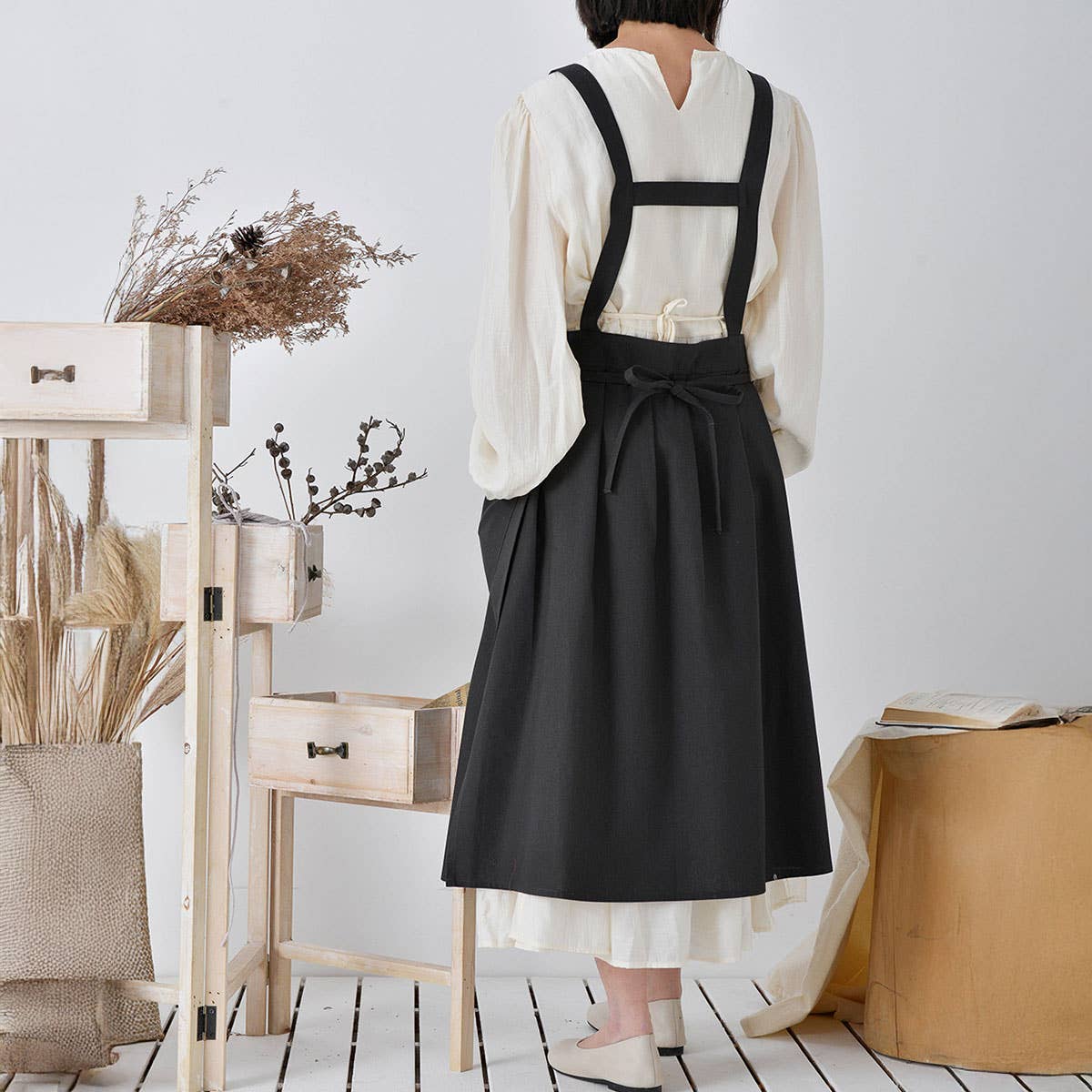 Cotton solid color adjustable Aprons with pockets