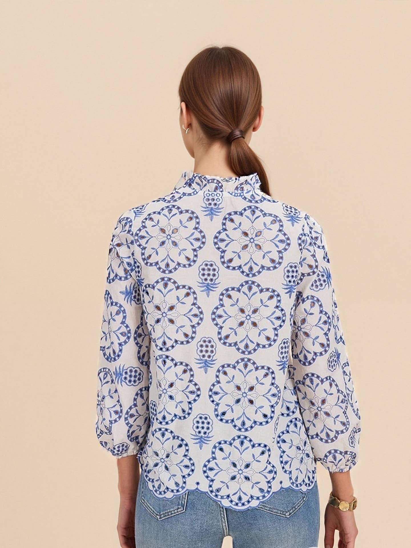 Blue and white patterned stand-up collar shirt