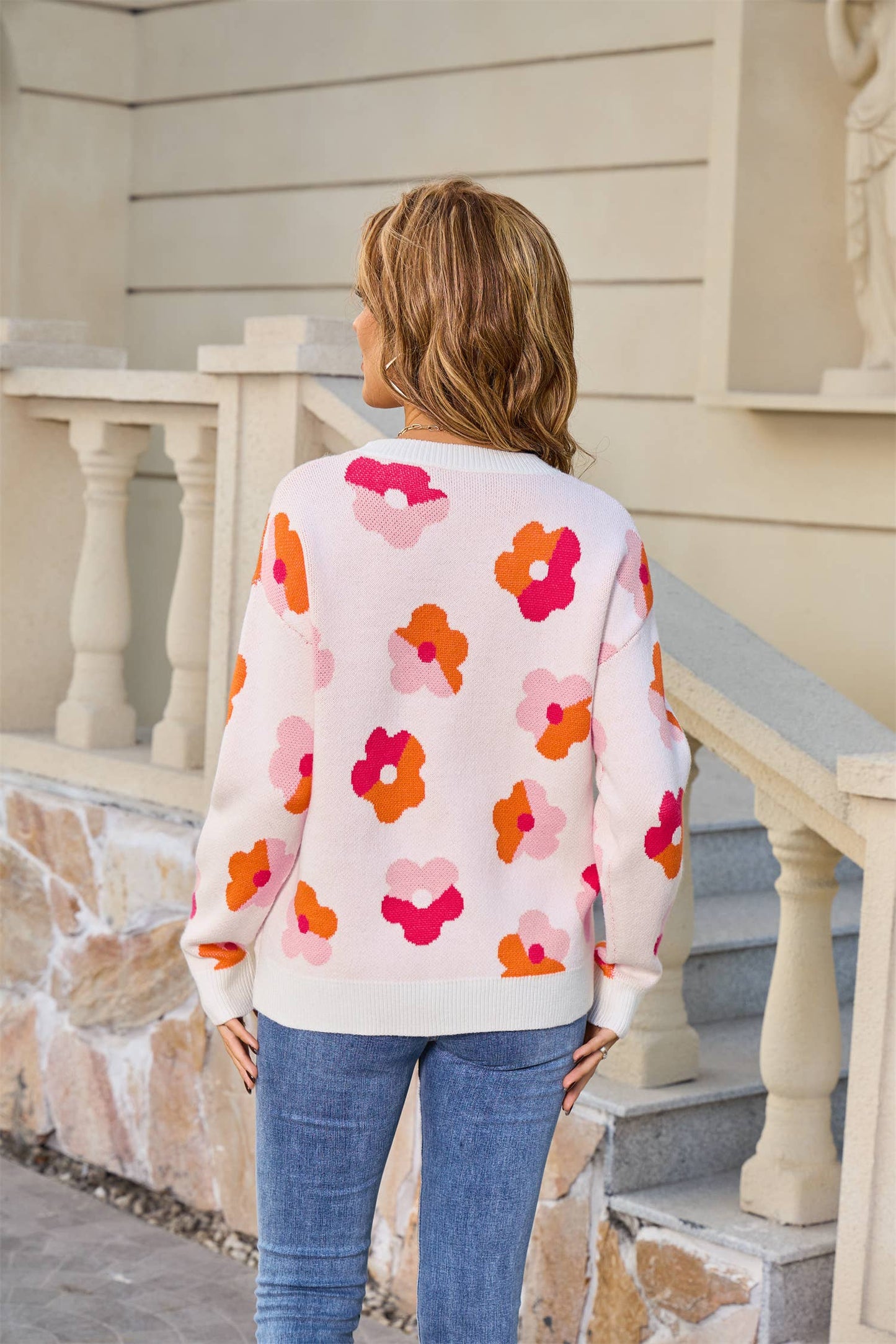 Color-blocked round-neck fashion knitted sweater