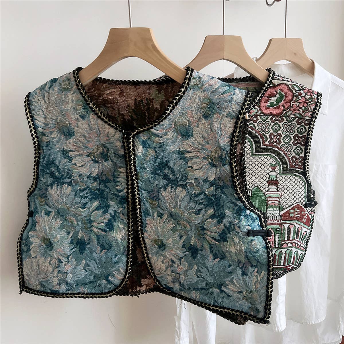 CWOV0642_ETHNIC STYLE EMBROIDERED NECK PROTECTION VEST