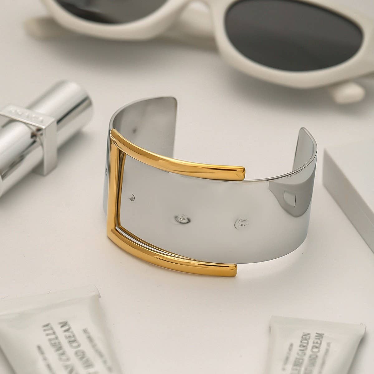 18K Gold Silver Two-Tone Belt Buckle Open Bangle_CWAJE4725