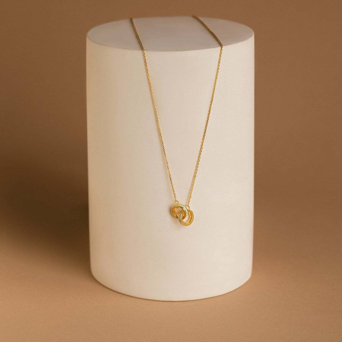 Simple Eternity Circle Asymmetric Necklace_CWMM5599