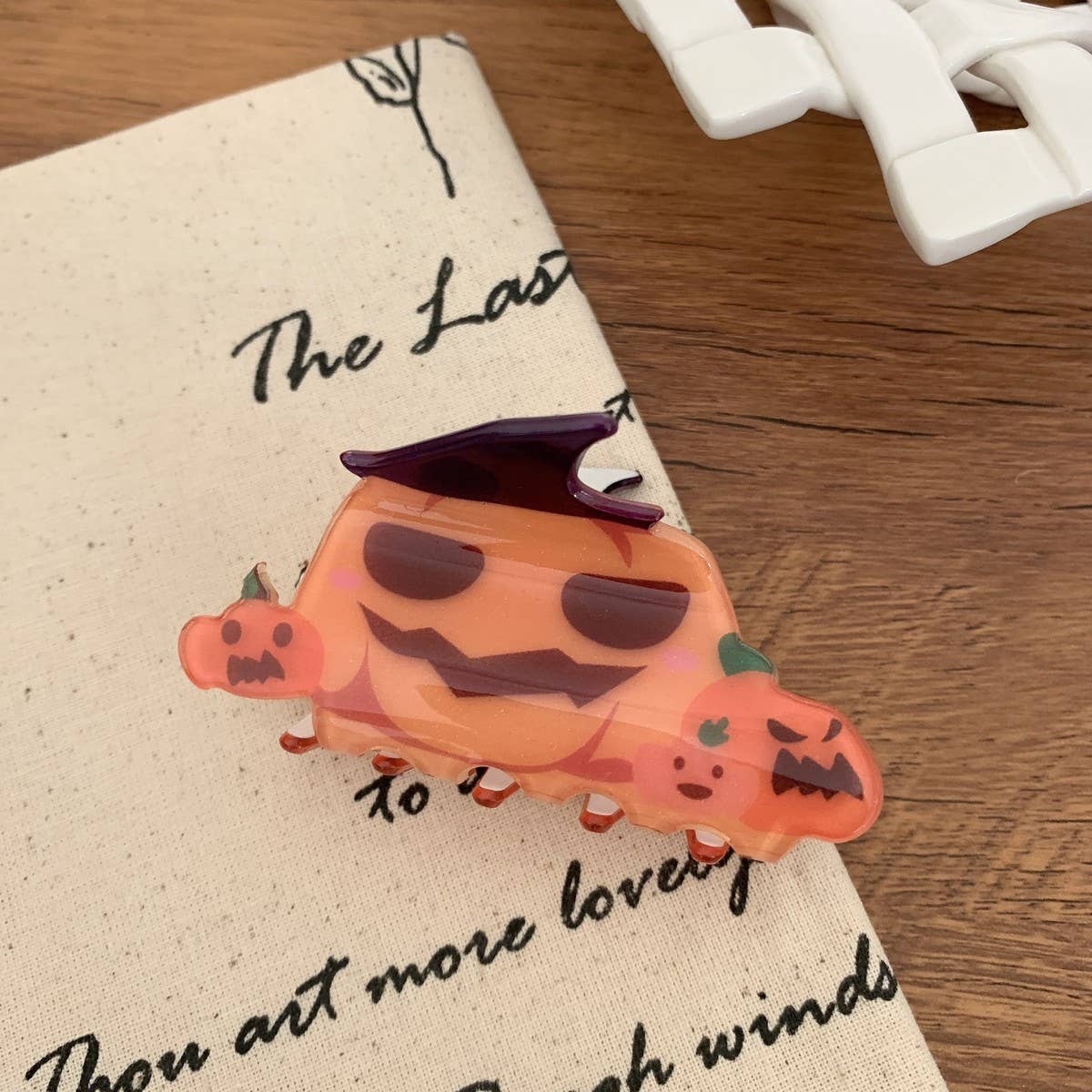 CWAHA07710_HALLOWEEN SPIDER HEART PUMPKIN CLAW CLIP