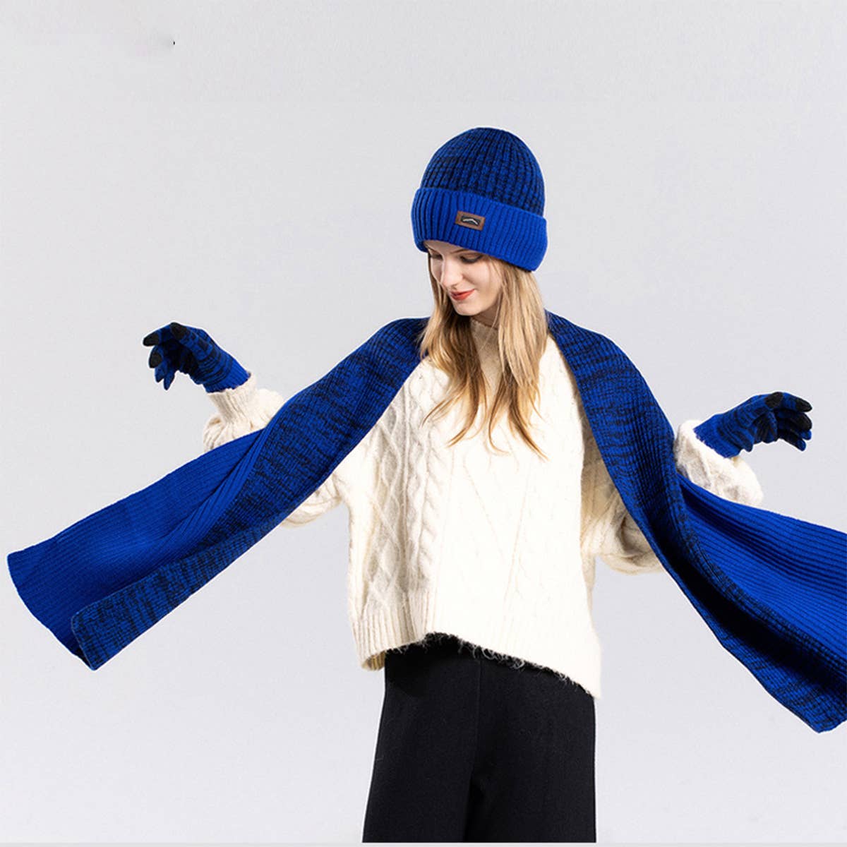 OUTDOOR WARM GLOVES AND SCARF THREE-PIECE SET_CWASC1138