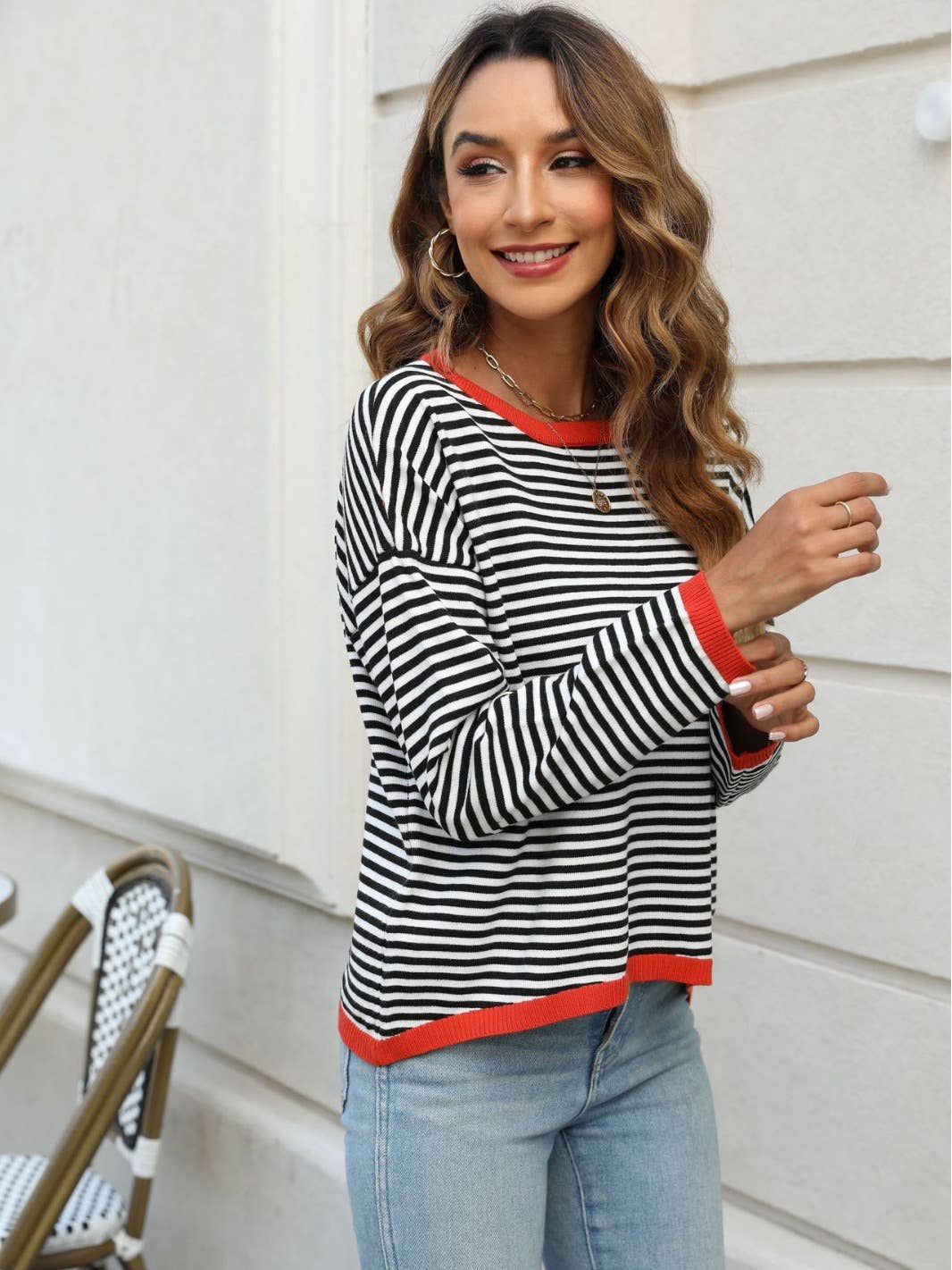 CONTRASTING COLOR STRIPED ROUND NECK BLOUSE