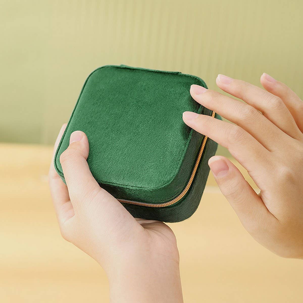 VELVET DOUBLE LAYER PORTABLE JEWELRY STORAGE BOX