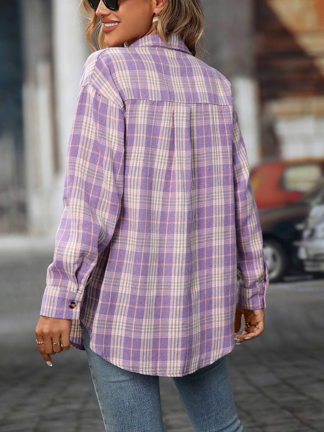 Casual and fashionable checkered pocket shirt