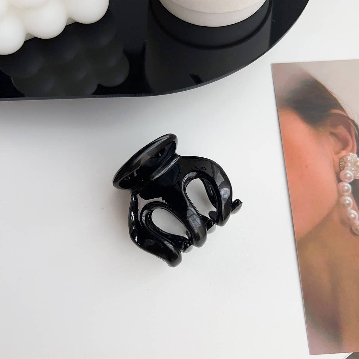 Arc-shaped semi-circular transparent gripper