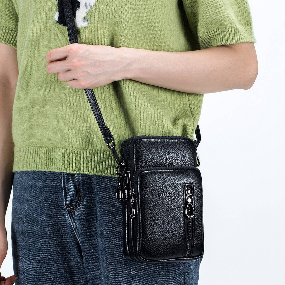 Stylish Leather Multi-Zip Handbag_CUAB00371