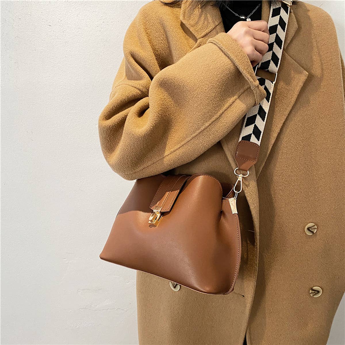 WOMEN RETRO SHOULDER BUCKET BAG_CWAB1552